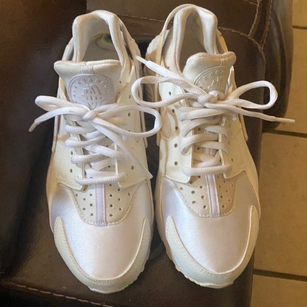 Woman’s Nike shoe, brand new, size 6.5.